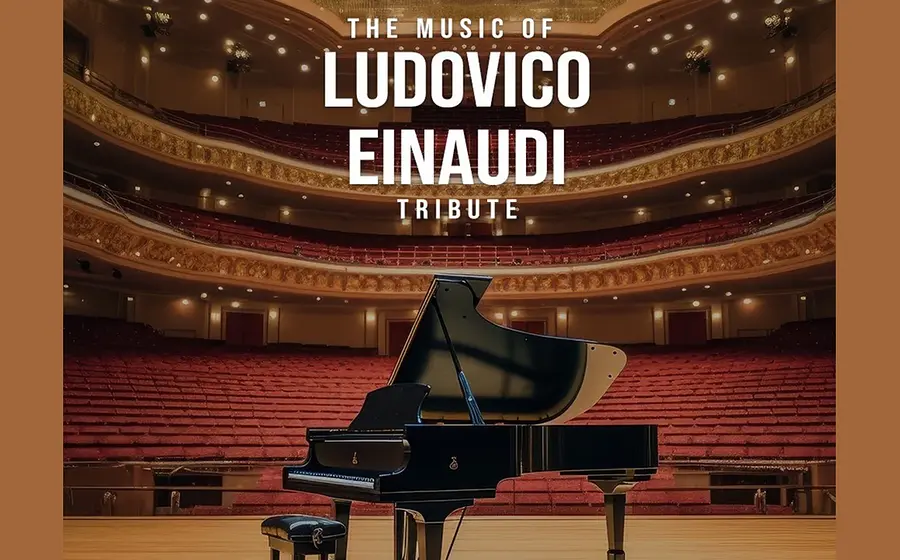 Bild eines festlichen Konzertsaales mit dunkelroten Sitzreihen,  Konzertflügel und weißem Titel The Music Of Ludovico Einaudi Tribute